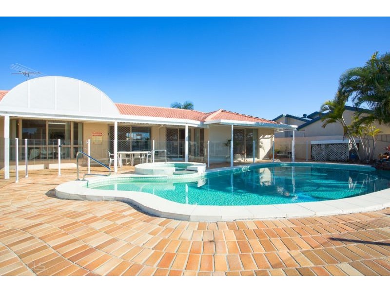 17 Castaway Ct, Banksia Beach QLD 4507