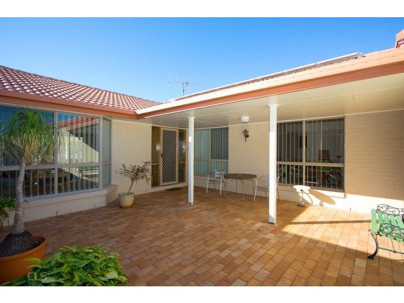 17 Castaway Ct, Banksia Beach QLD 4507