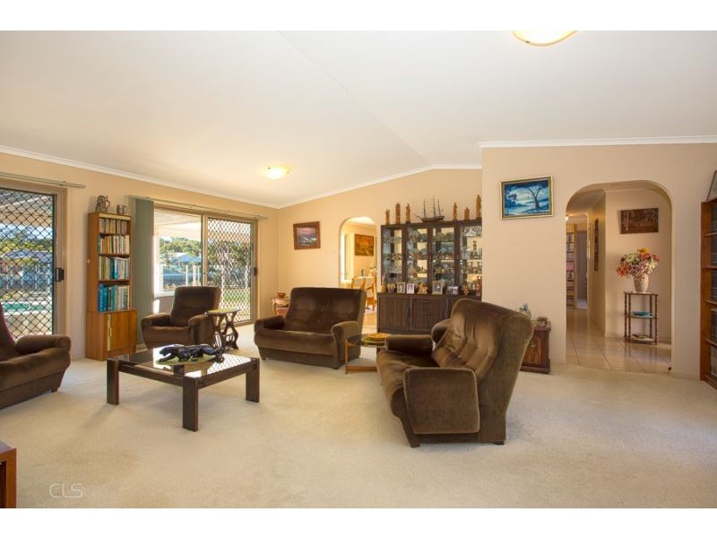 17 Castaway Ct, Banksia Beach QLD 4507