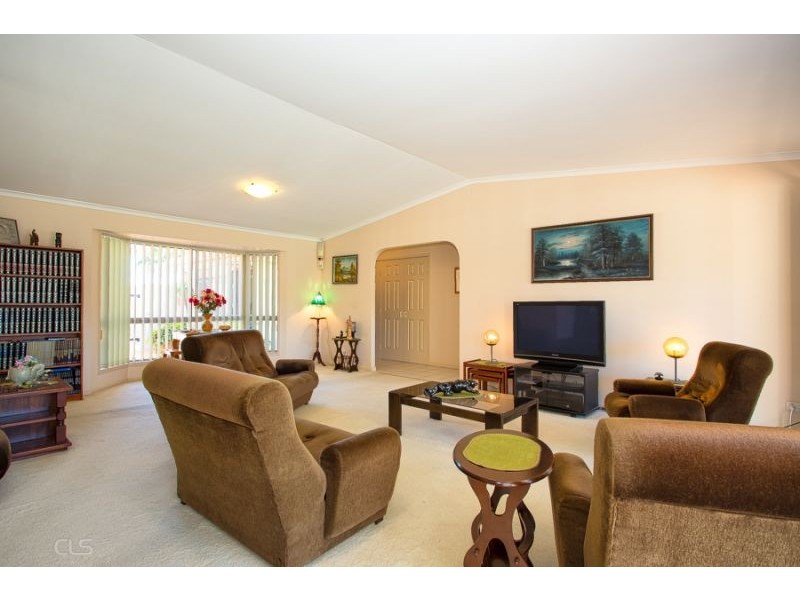 17 Castaway Ct, Banksia Beach QLD 4507