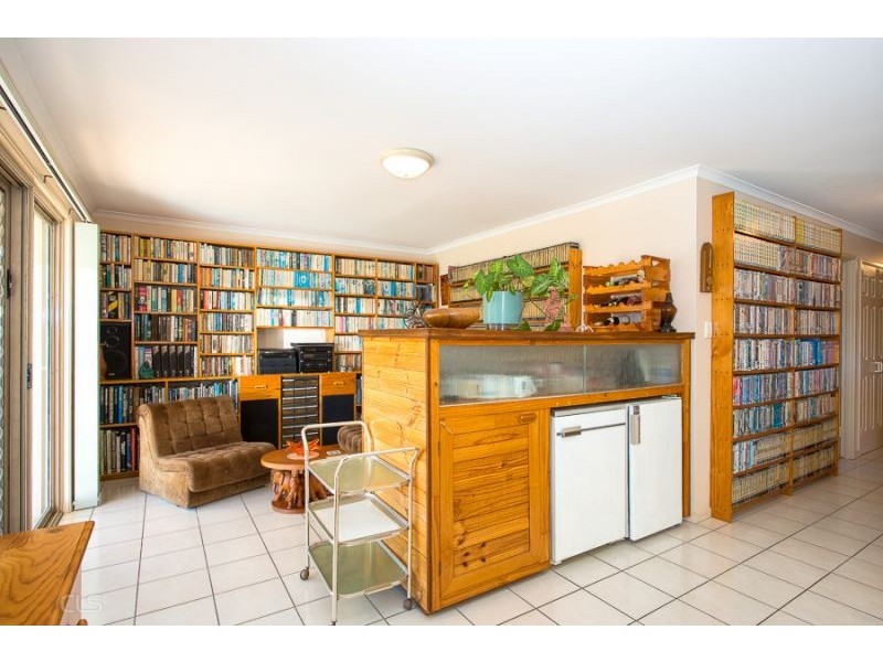 17 Castaway Ct, Banksia Beach QLD 4507