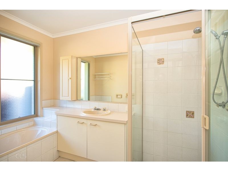17 Castaway Ct, Banksia Beach QLD 4507
