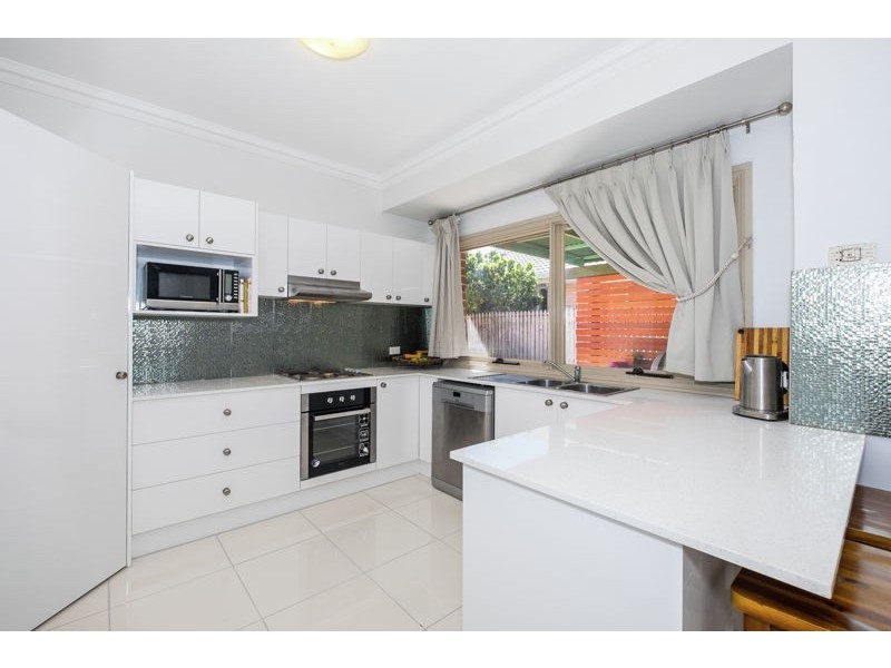 2 Trent Ct, Sandstone Point QLD 4511