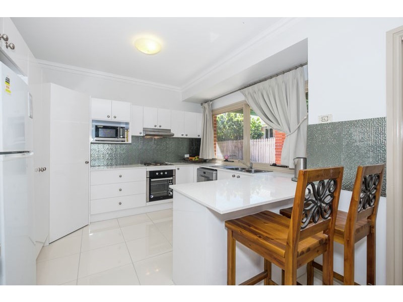 2 Trent Ct, Sandstone Point QLD 4511