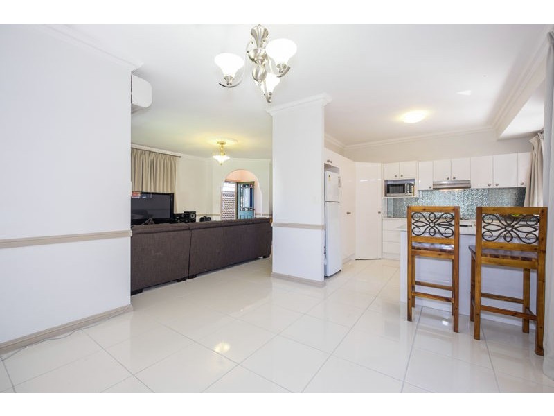 2 Trent Ct, Sandstone Point QLD 4511