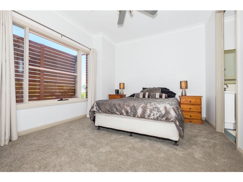2 Trent Ct, Sandstone Point QLD 4511