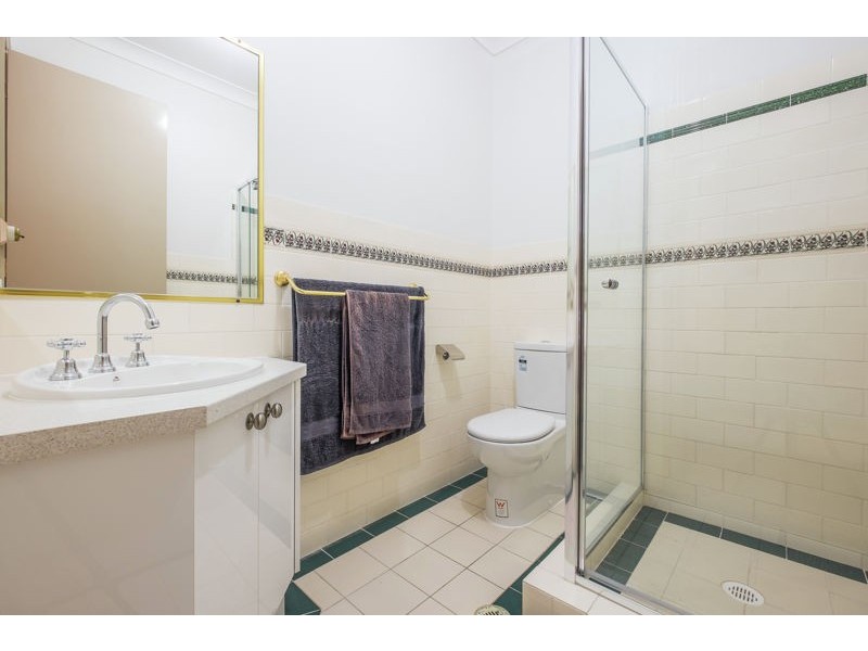 2 Trent Ct, Sandstone Point QLD 4511