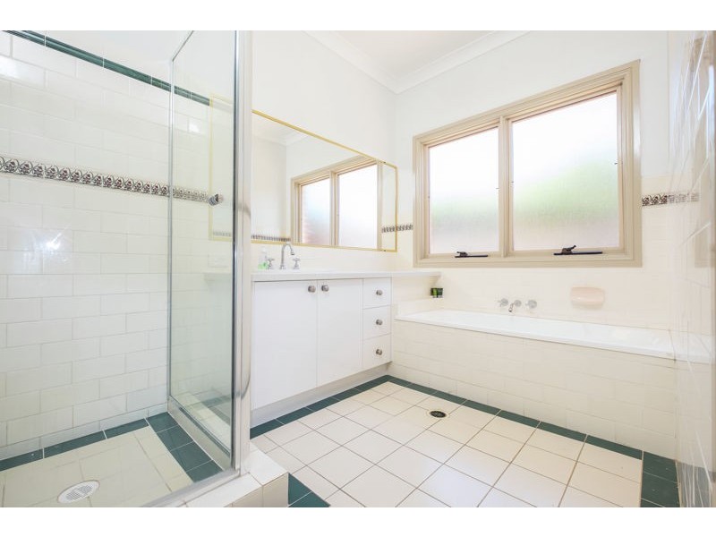 2 Trent Ct, Sandstone Point QLD 4511