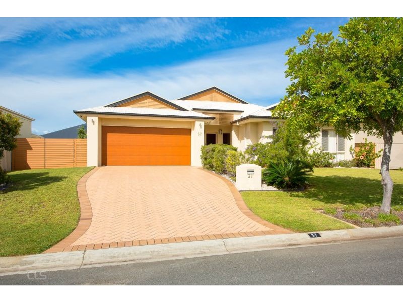 37 Raptor Pde, Banksia Beach QLD 4507