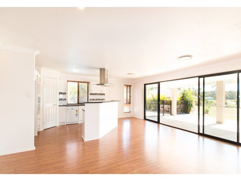 13 Scaroni Court, Ningi QLD 4511