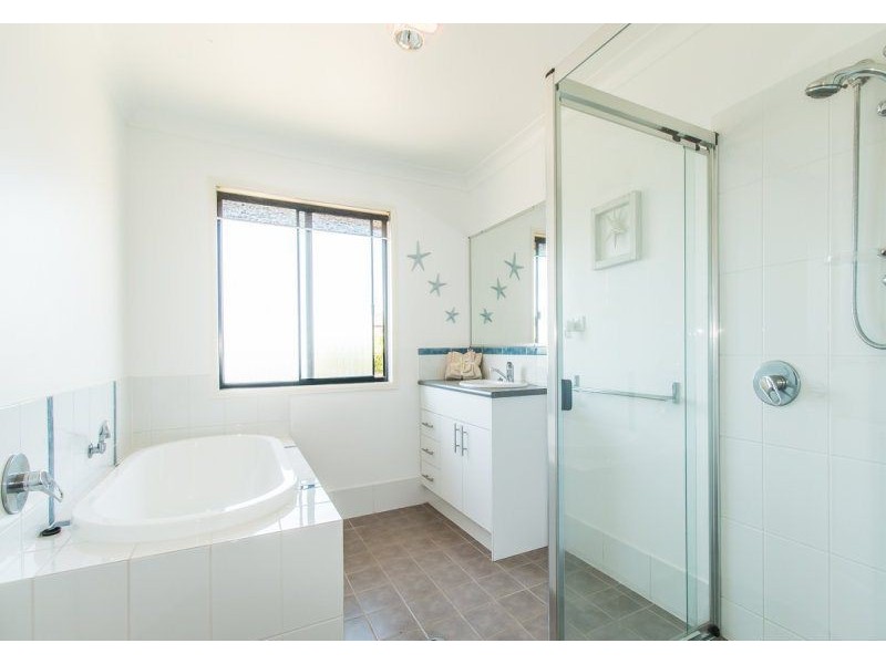 13 Scaroni Court, Ningi QLD 4511