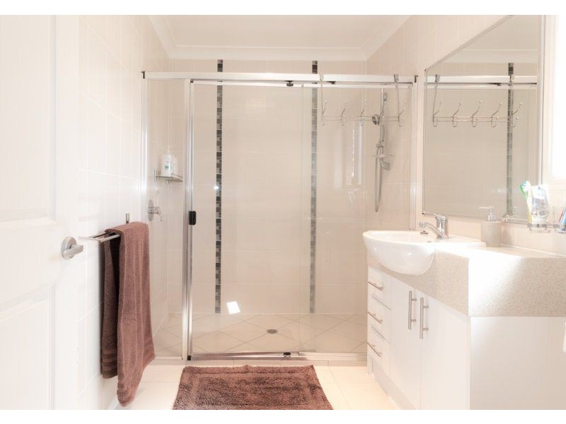 13 Scaroni Court, Ningi QLD 4511