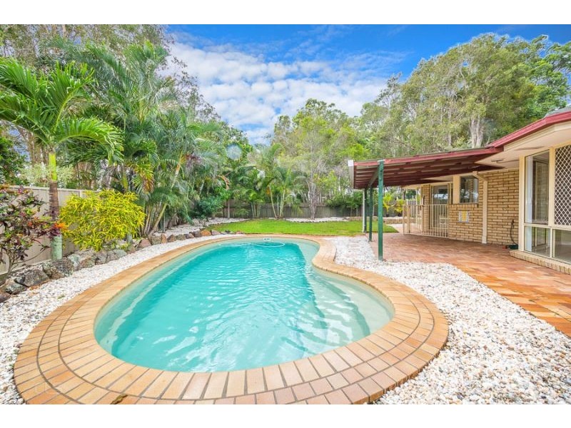 25-27 Smout Crt, Sandstone Point QLD 4511