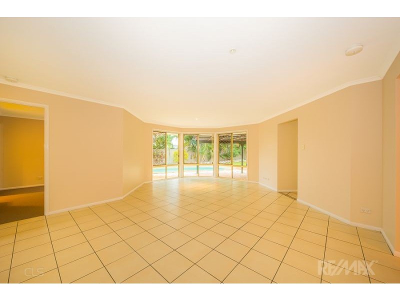25-27 Smout Crt, Sandstone Point QLD 4511