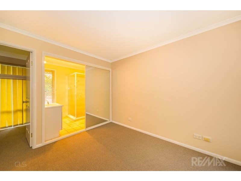 25-27 Smout Crt, Sandstone Point QLD 4511