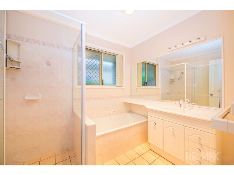 25-27 Smout Crt, Sandstone Point QLD 4511