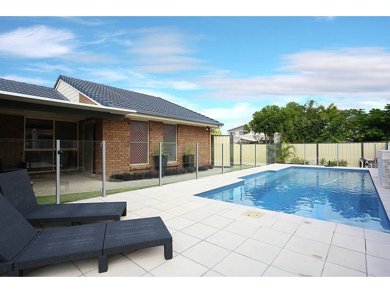 11 Quarterdeck Drive, Banksia Beach QLD 4507