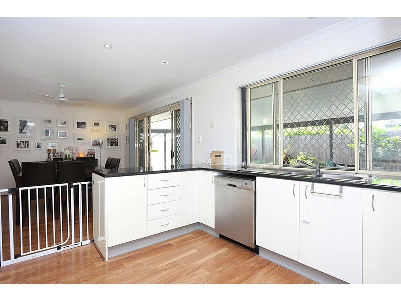 11 Quarterdeck Drive, Banksia Beach QLD 4507