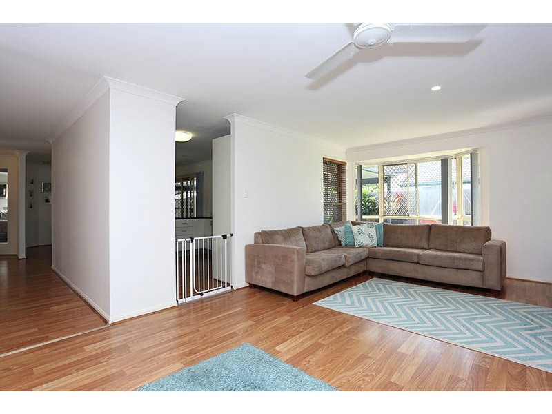 11 Quarterdeck Drive, Banksia Beach QLD 4507