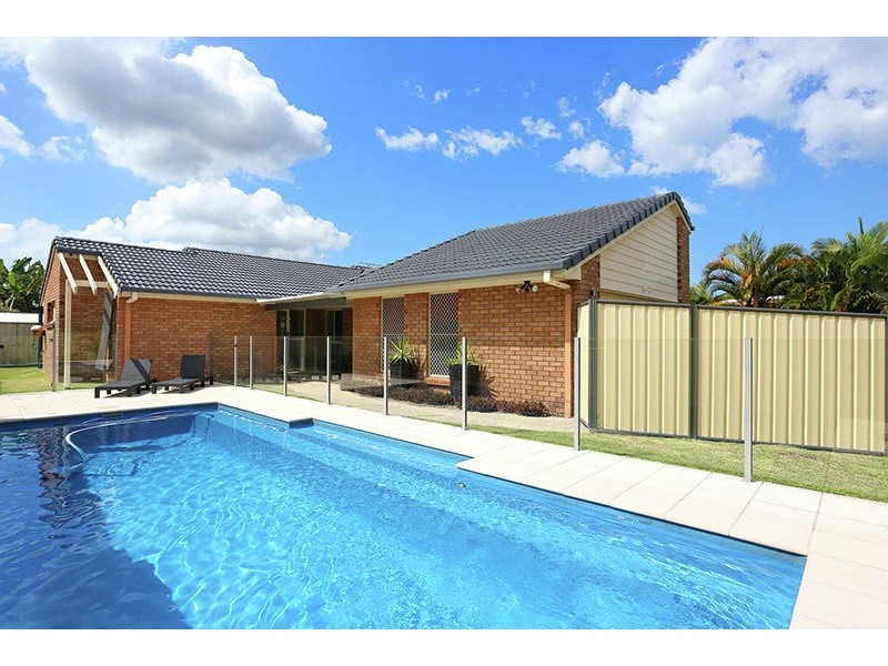 11 Quarterdeck Drive, Banksia Beach QLD 4507