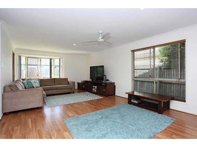 11 Quarterdeck Drive, Banksia Beach QLD 4507
