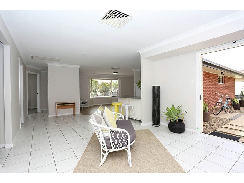 8 Headsail Drive, Banksia Beach QLD 4507