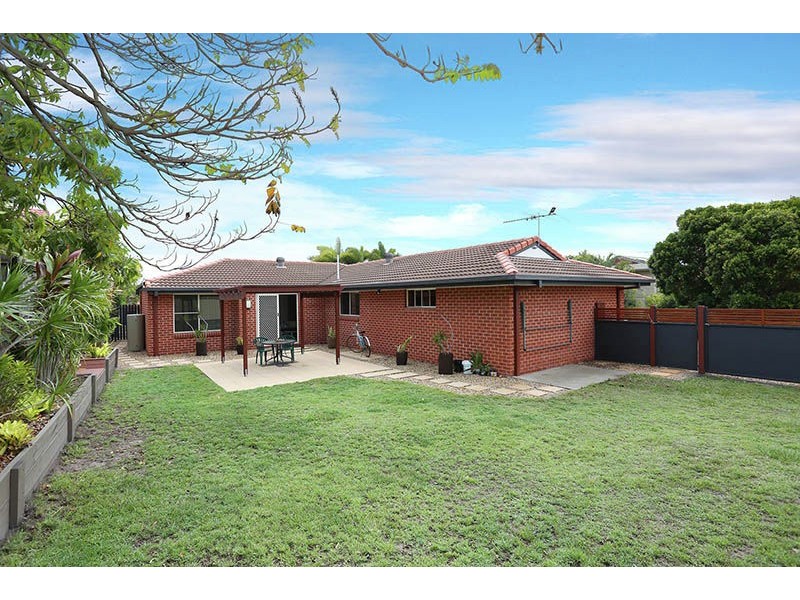 8 Headsail Drive, Banksia Beach QLD 4507