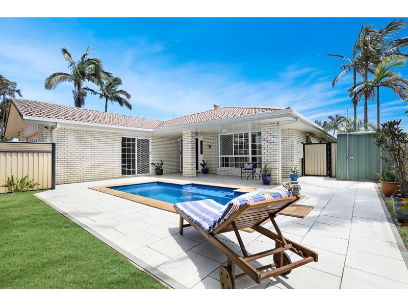 5 Tasman Court, Banksia Beach QLD 4507