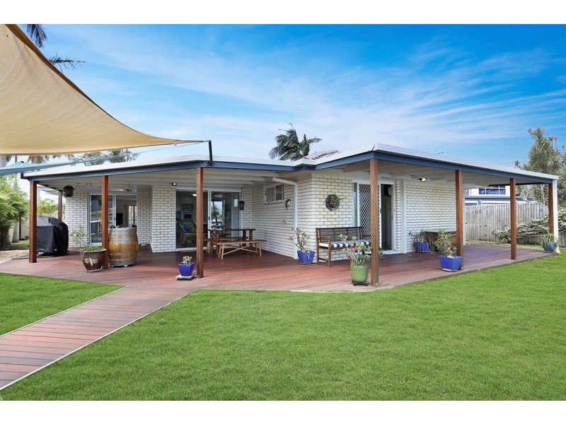 5 Tasman Court, Banksia Beach QLD 4507