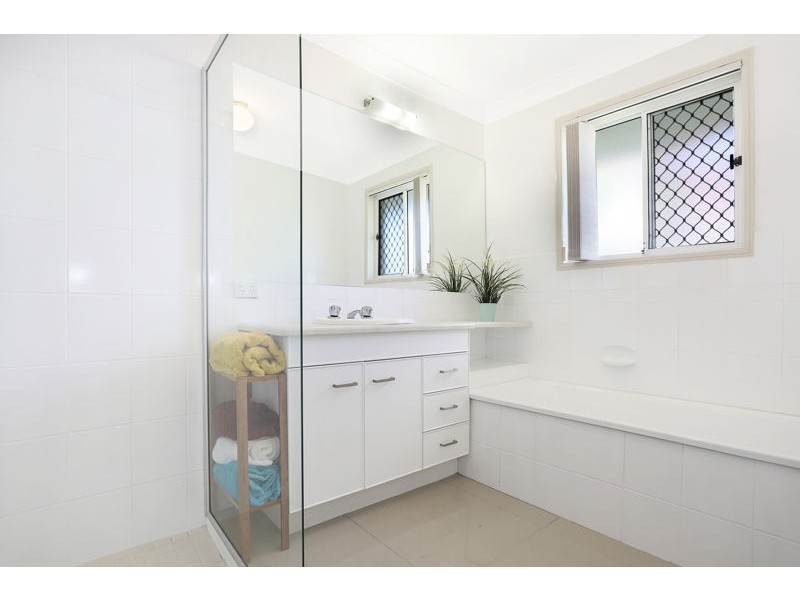 5 Tasman Court, Banksia Beach QLD 4507