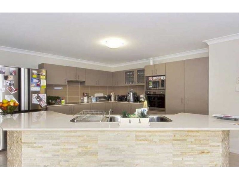 17 Whitehaven Place, Banksia Beach QLD 4507