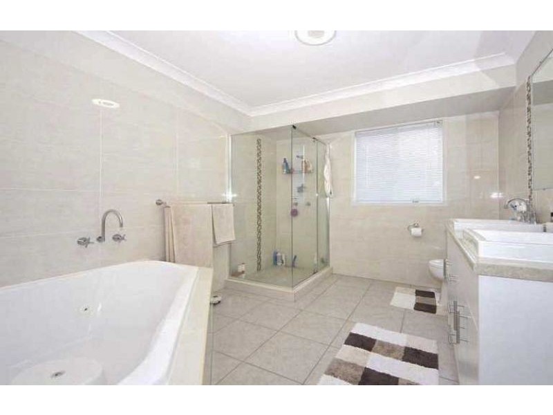 17 Whitehaven Place, Banksia Beach QLD 4507