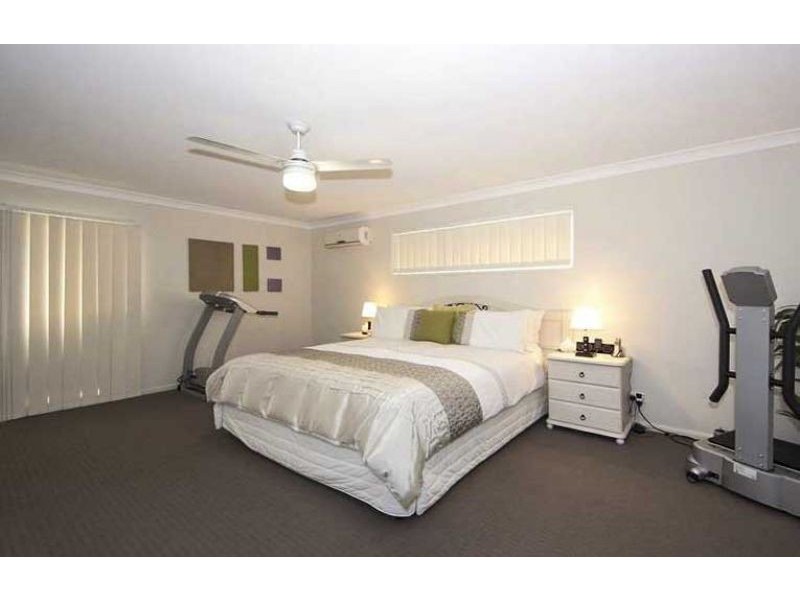 17 Whitehaven Place, Banksia Beach QLD 4507