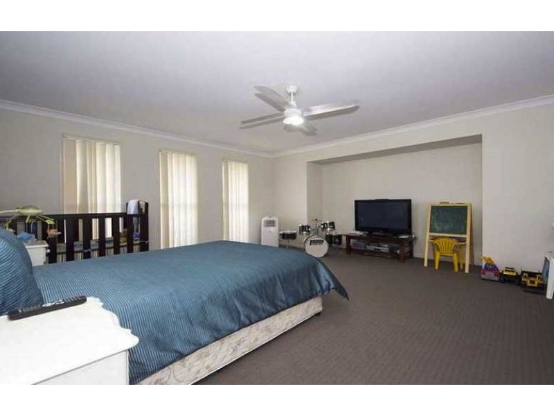 17 Whitehaven Place, Banksia Beach QLD 4507
