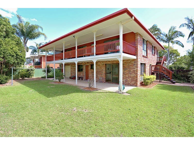 18 Howard Court, Sandstone Point QLD 4511