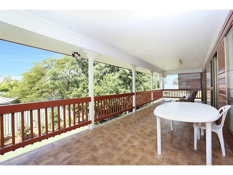 18 Howard Court, Sandstone Point QLD 4511