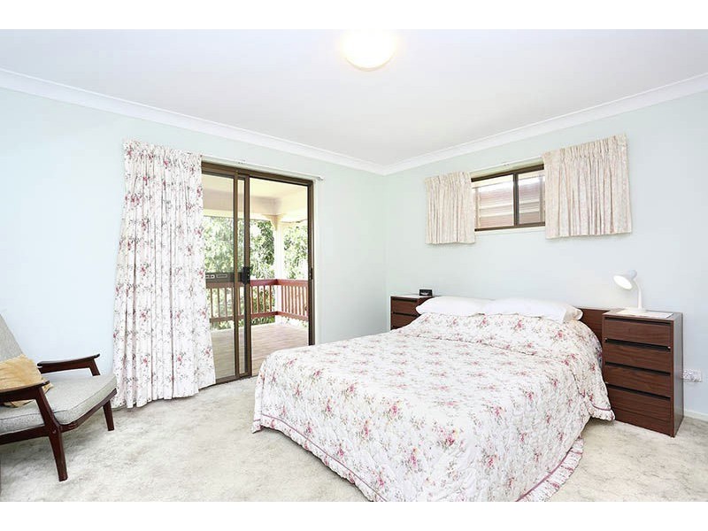 18 Howard Court, Sandstone Point QLD 4511