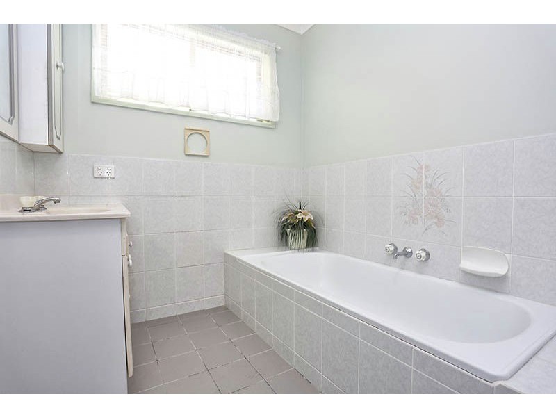 18 Howard Court, Sandstone Point QLD 4511