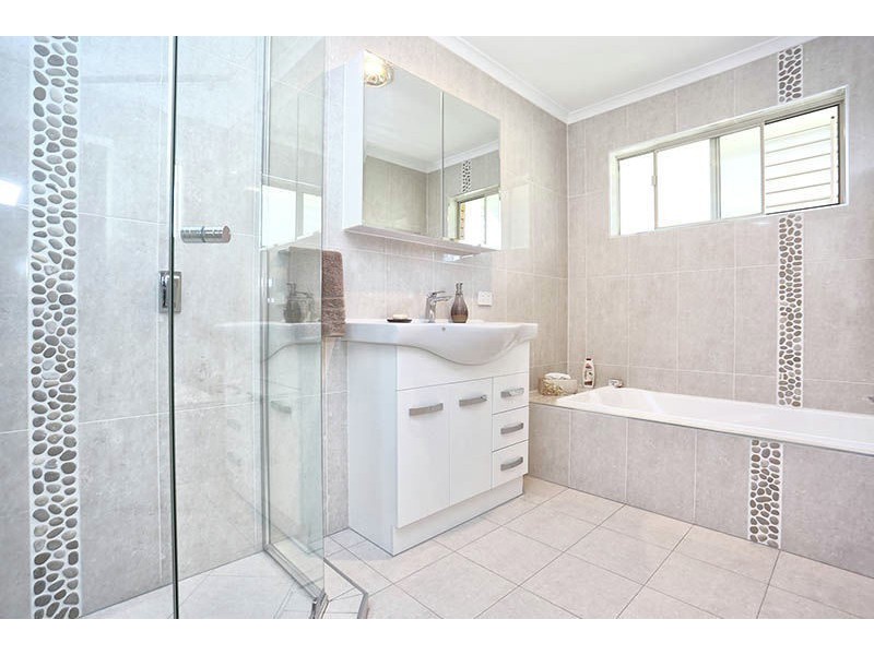 24 Cotswold Street, Morayfield QLD 4506