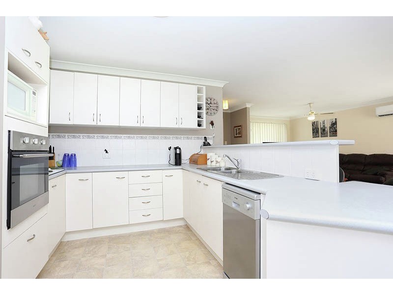 143 Bestman Road East, Sandstone Point QLD 4511