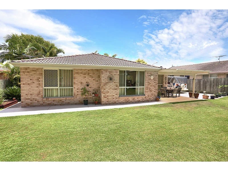 143 Bestman Road East, Sandstone Point QLD 4511