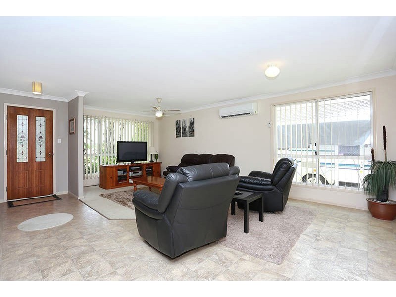 143 Bestman Road East, Sandstone Point QLD 4511