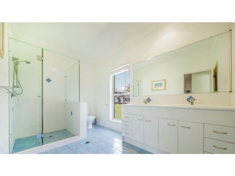 21 Sunny Court, Ningi QLD 4511