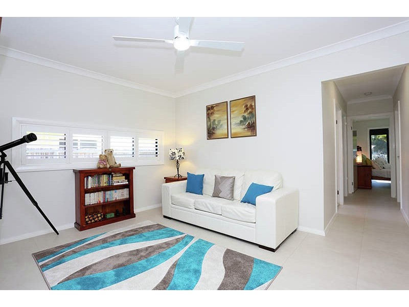 1 Dugong Crescent, Banksia Beach QLD 4507