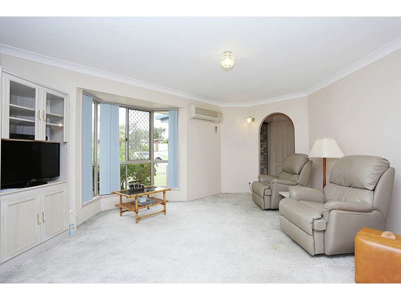 5 Trent Court, Sandstone Point QLD 4511