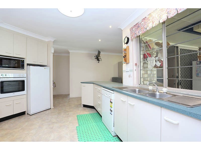 5 Trent Court, Sandstone Point QLD 4511