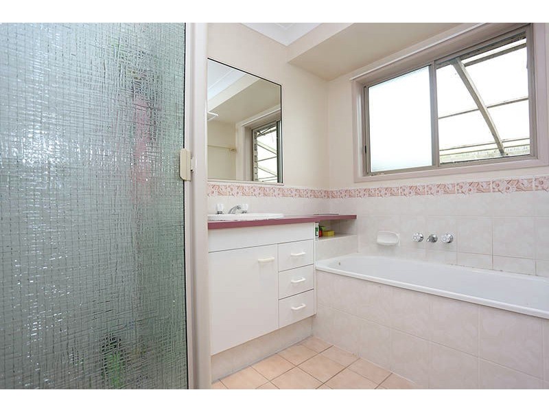 5 Trent Court, Sandstone Point QLD 4511