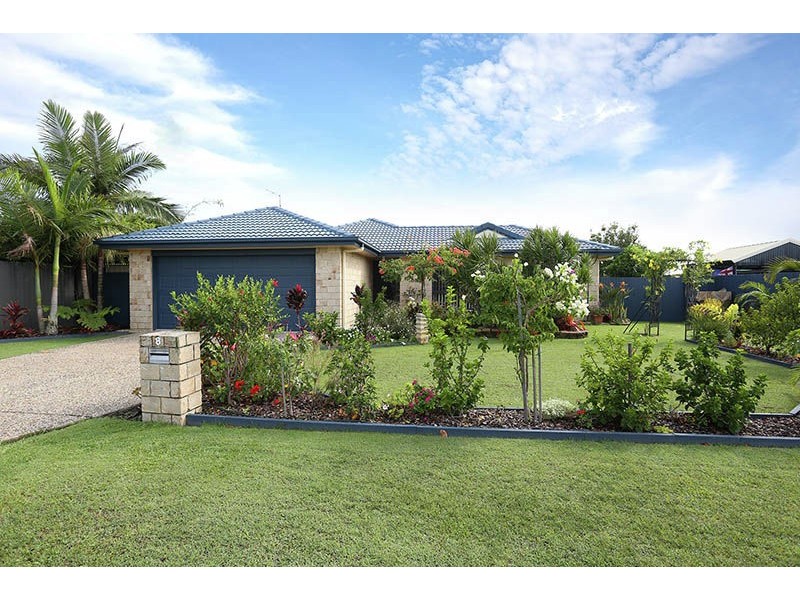 8 Queenscliff Crt, Sandstone Point QLD 4511