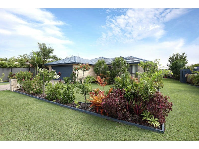 8 Queenscliff Crt, Sandstone Point QLD 4511