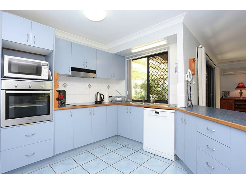 8 Queenscliff Crt, Sandstone Point QLD 4511